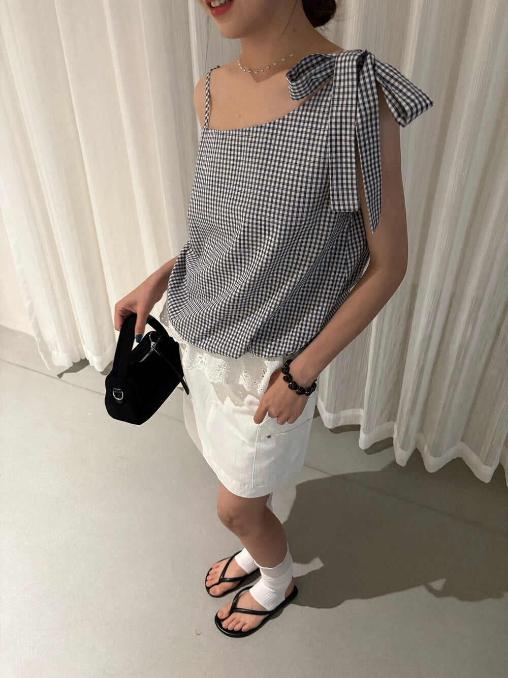 // 拼接鈎花邊單邊綁帶斜肩細格仔背心