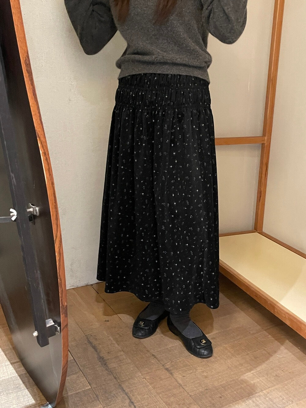 // 秋冬磨毛質料碎花中裙