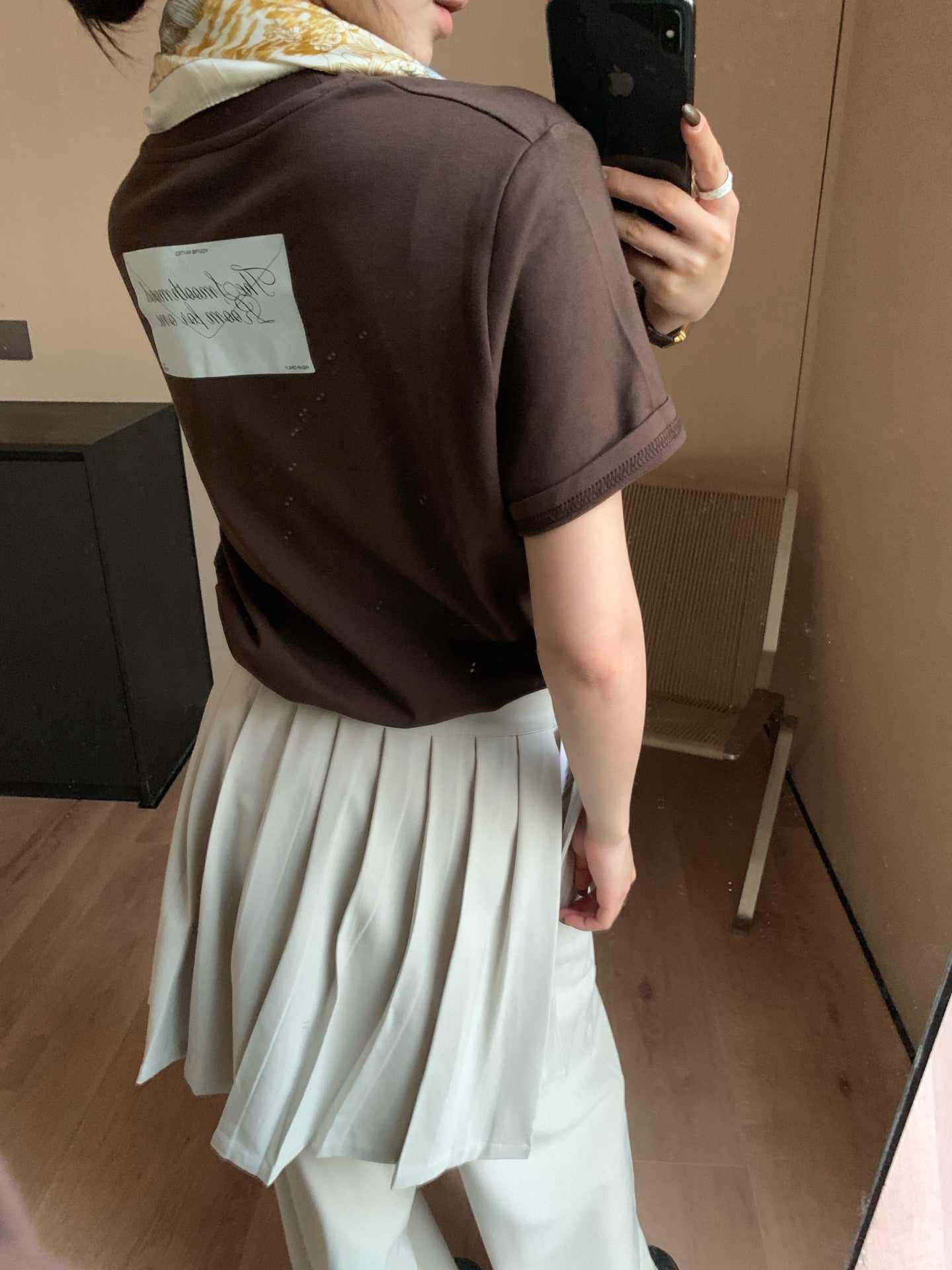 // 後字母拼色正面素色TEE