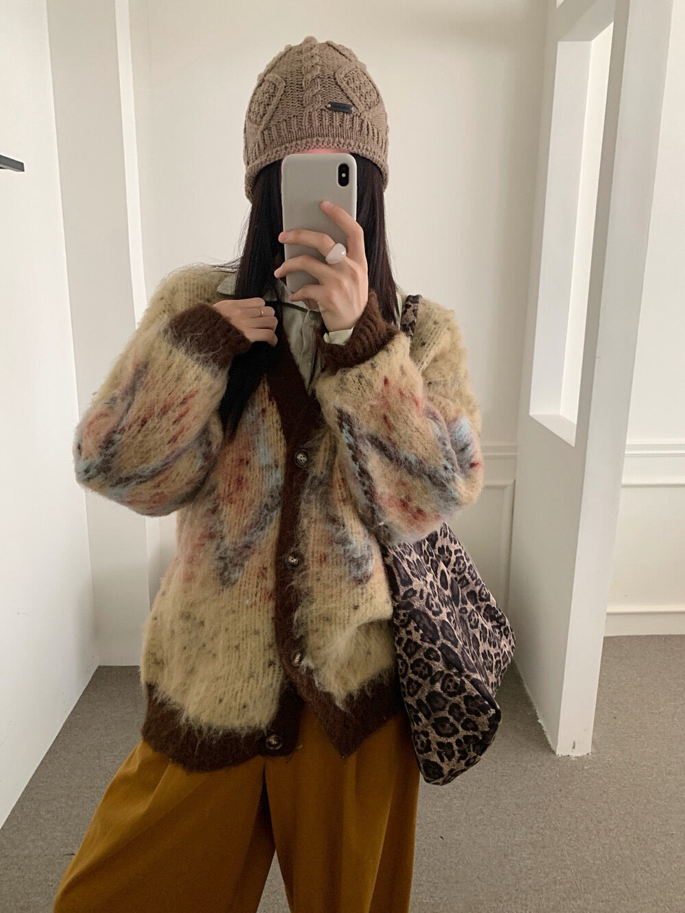 // 復古菱格圖案軟糯V領CD