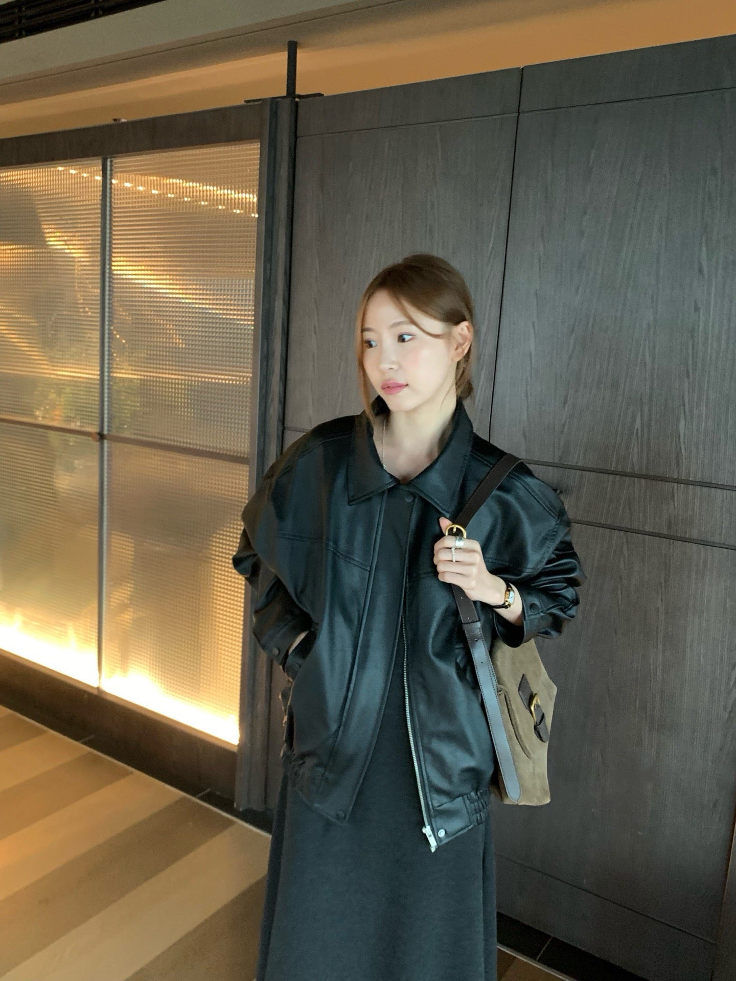 // 經典啞光翻領彷皮外套￼