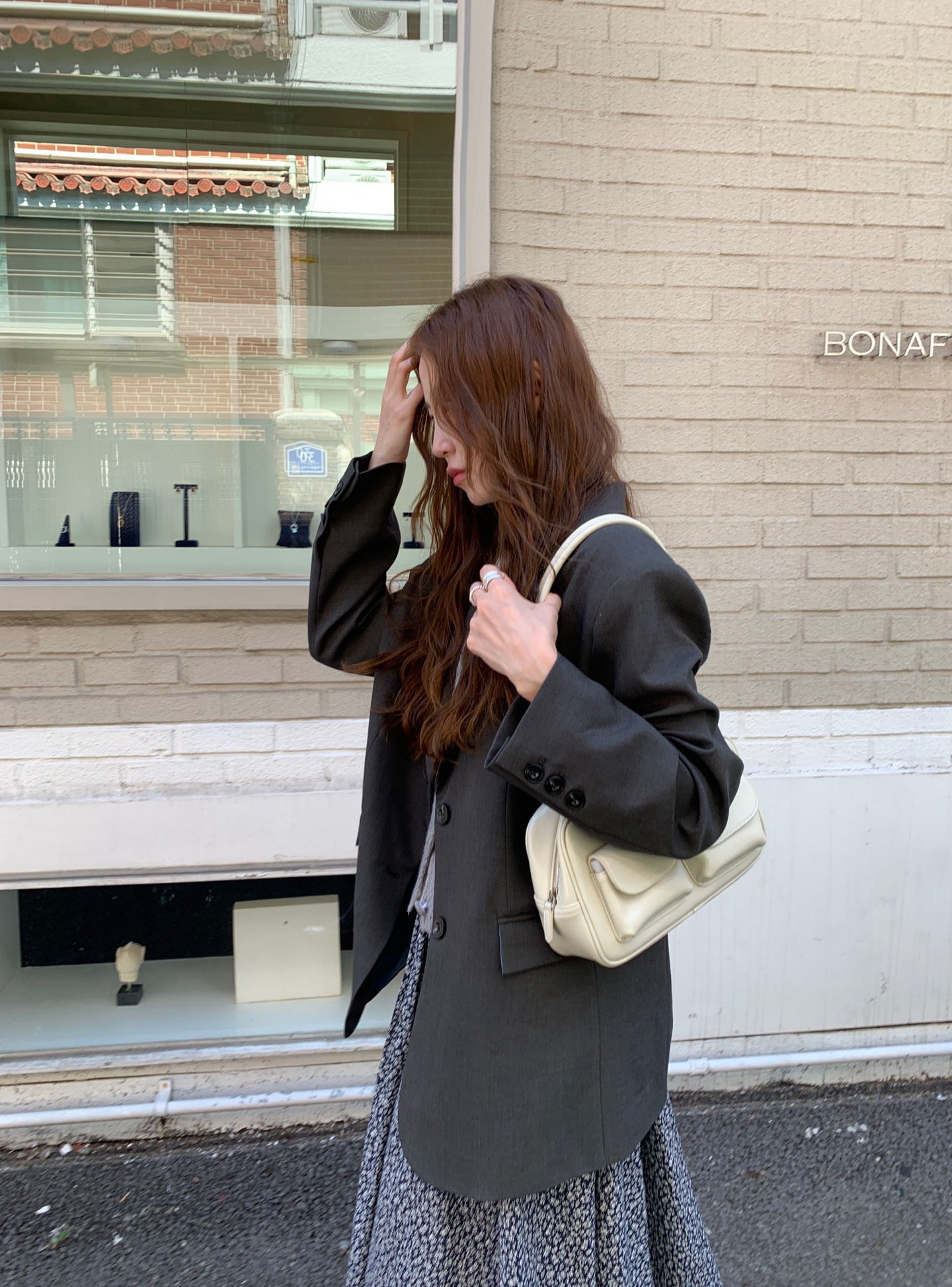 // 細節感滿滿撞色內裡西裝外套