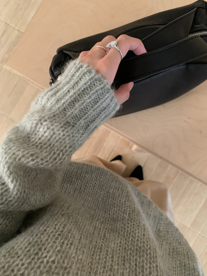 // 慵懶感滿滿V領針織毛衣