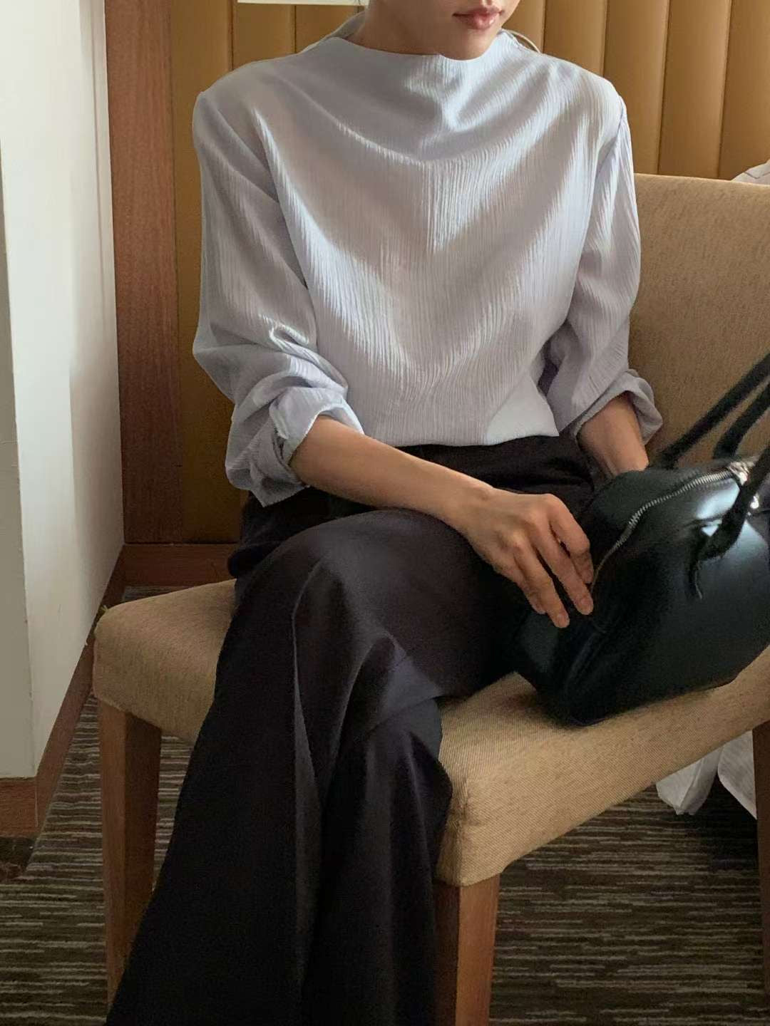// 自帶肌理感後鈕扣小立領綁腰BL