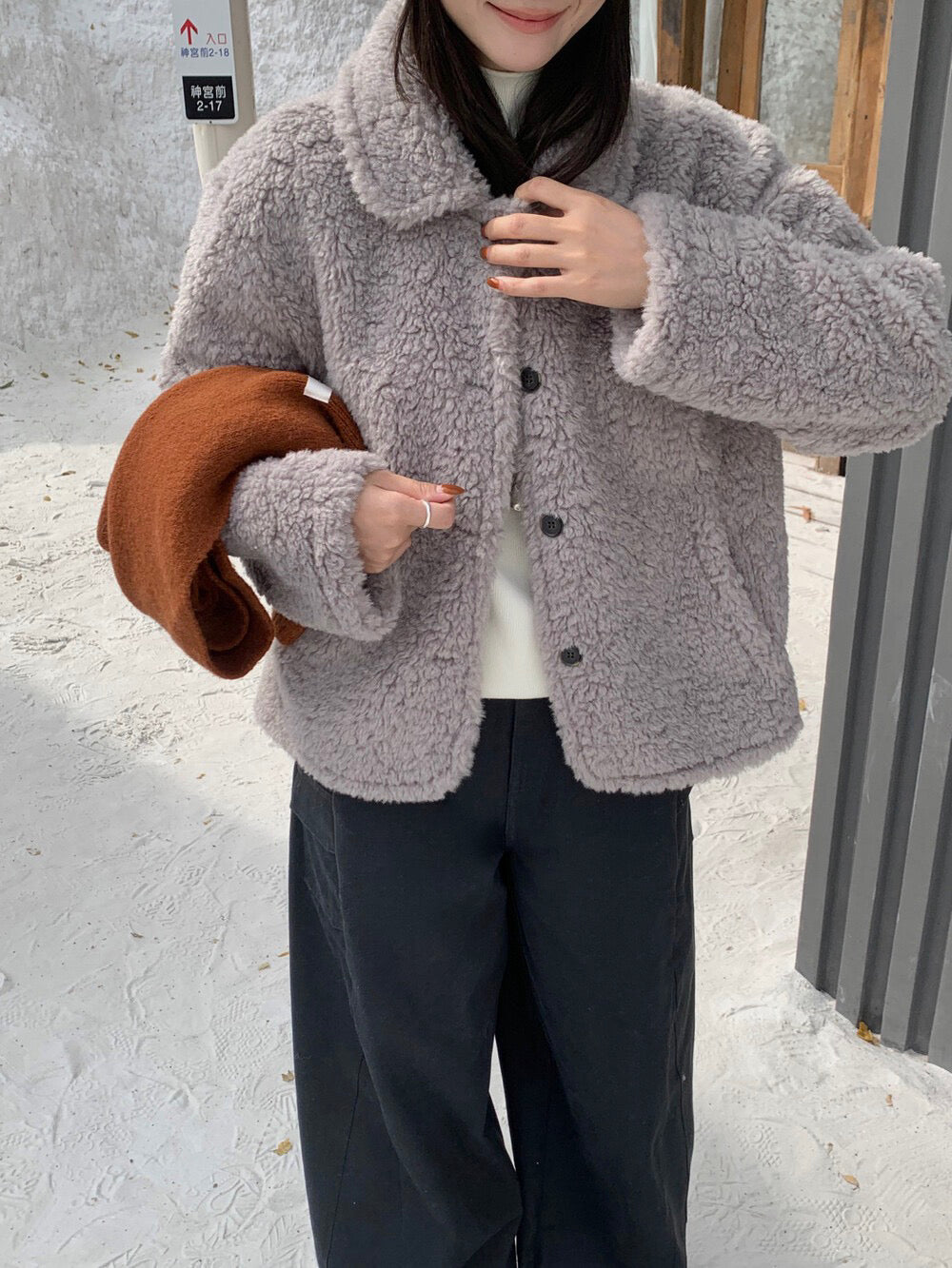 // 減齡款皮毛一體翻領毛毛外套