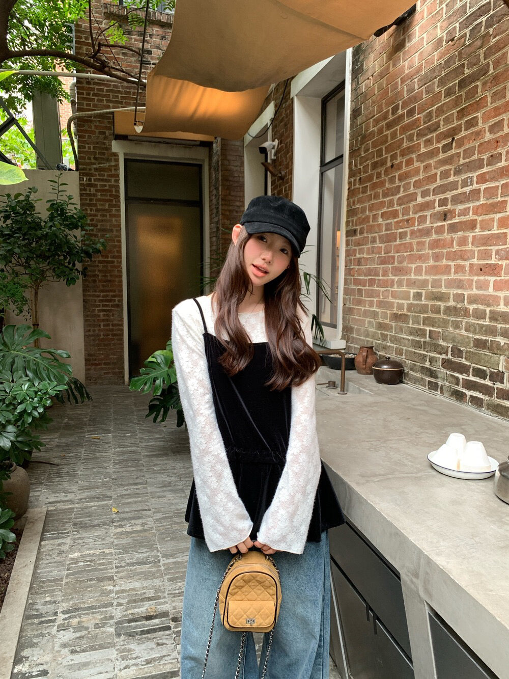 // 精緻刺繡上衣+後綁帶絲絨吊帶套裝