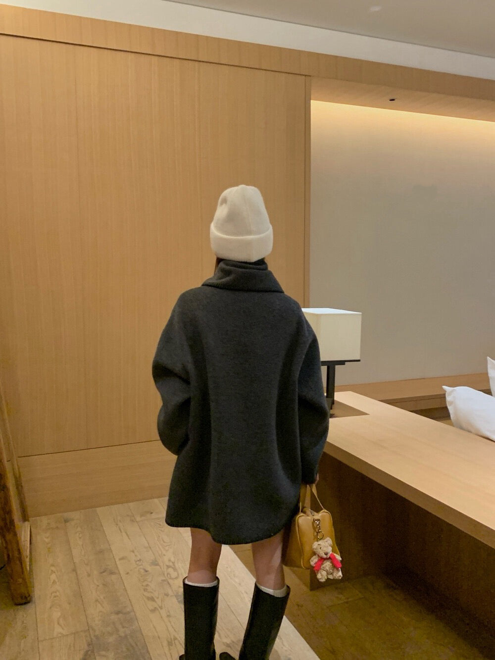 // 100%羊毛撞色鎖邊手工外套(連頸巾)