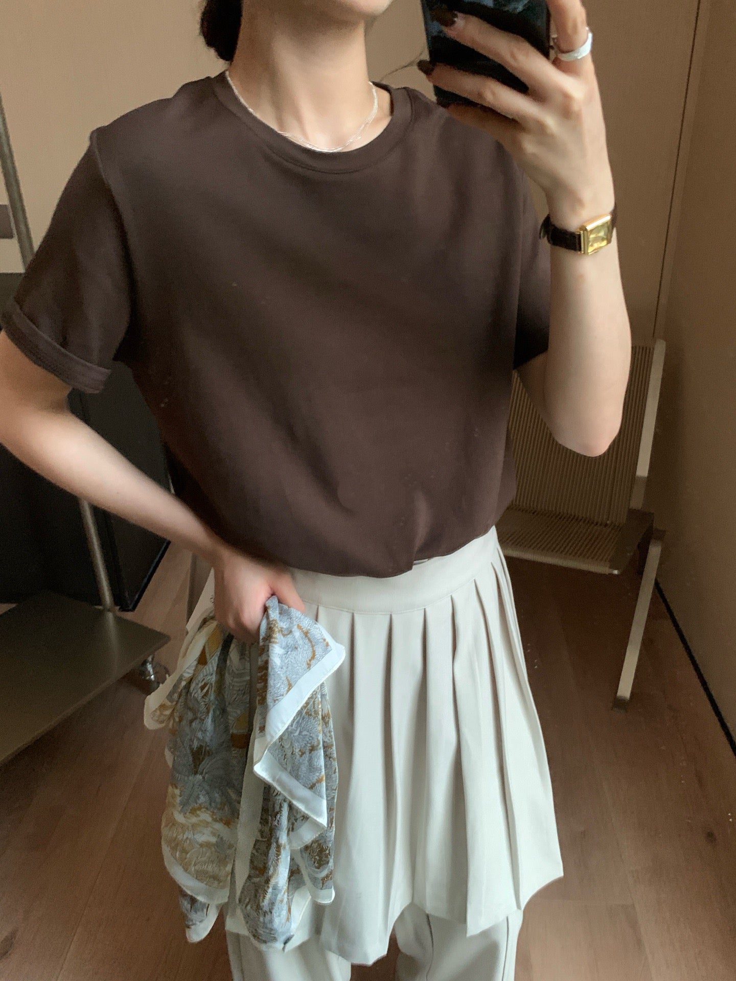 // 後字母拼色正面素色TEE