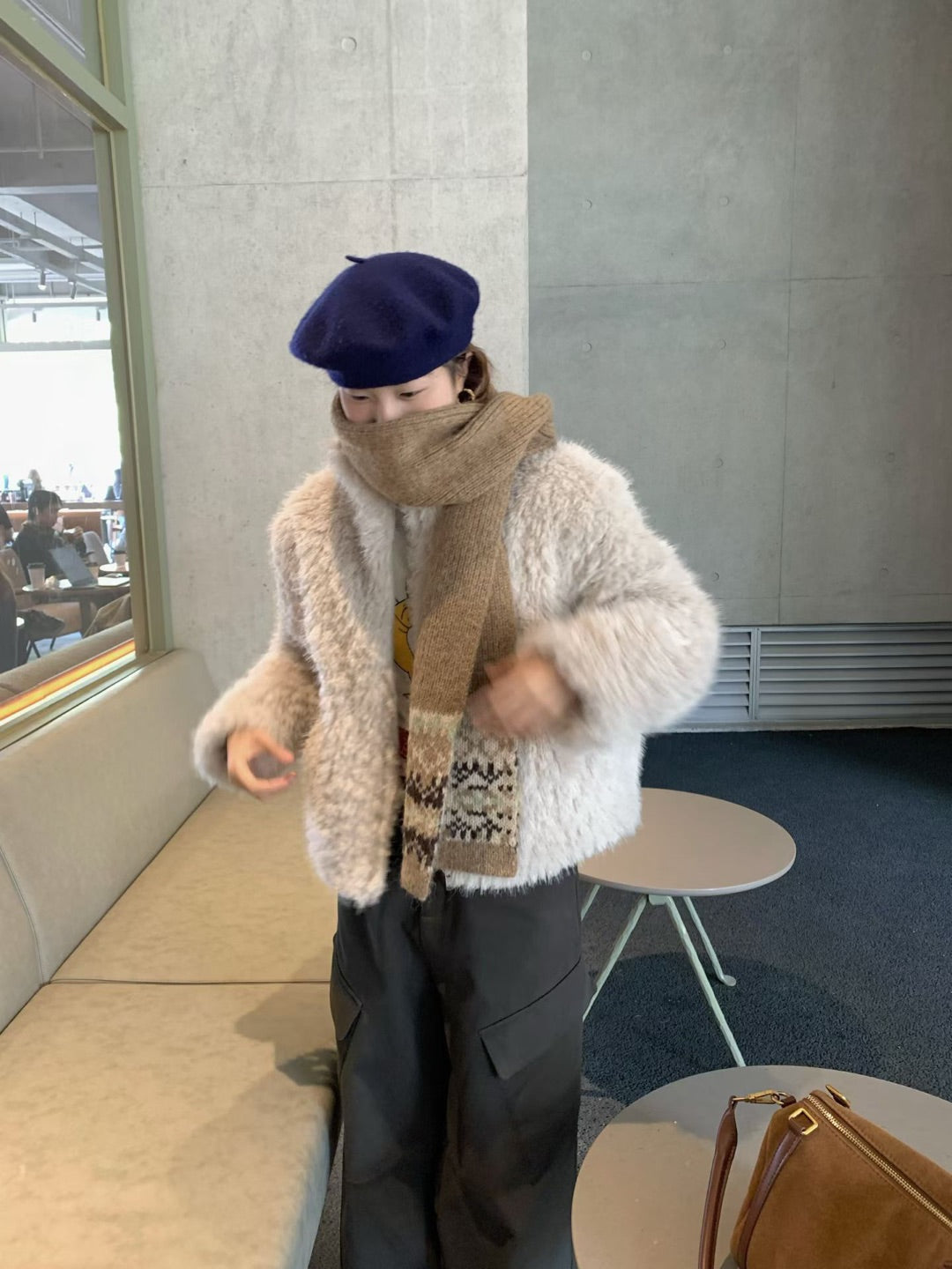 // 高級感毛毛拉鍊外套