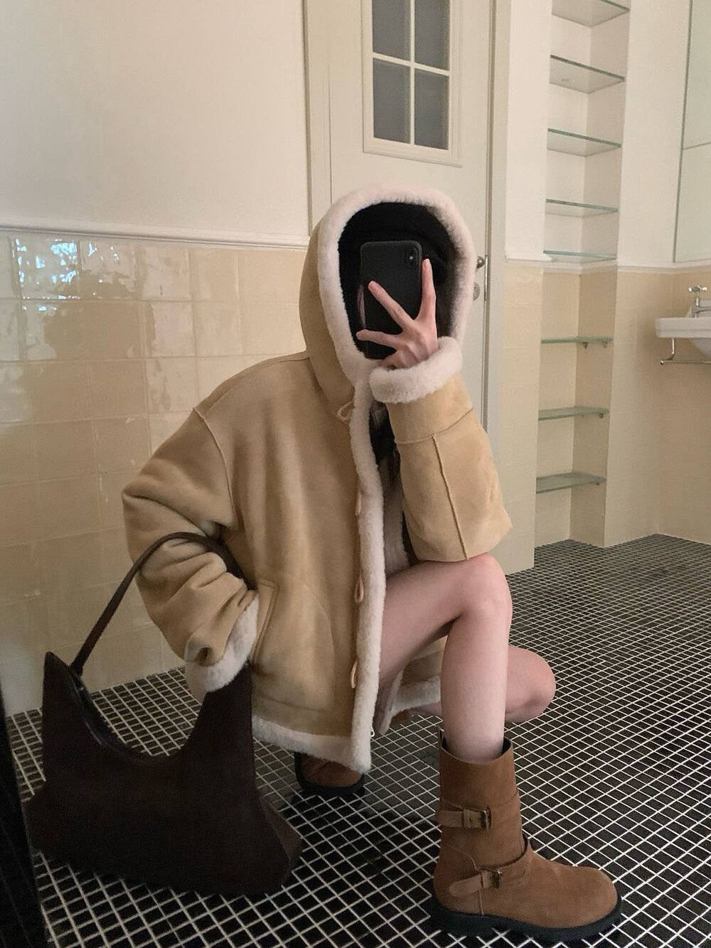 // 復古感皮毛一體連帽牛角鈕外套