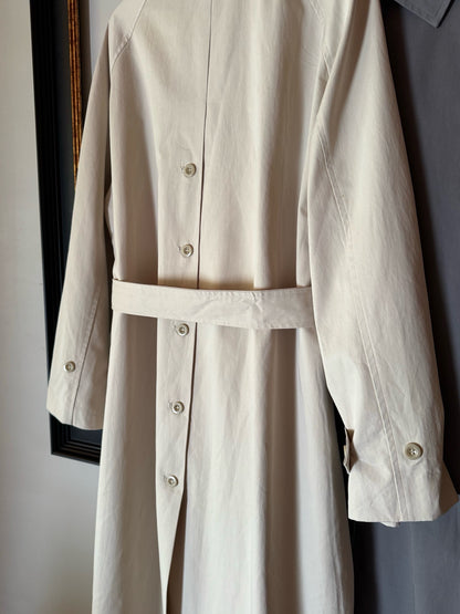 // 背後鈕扣設計翻領長款trench coat