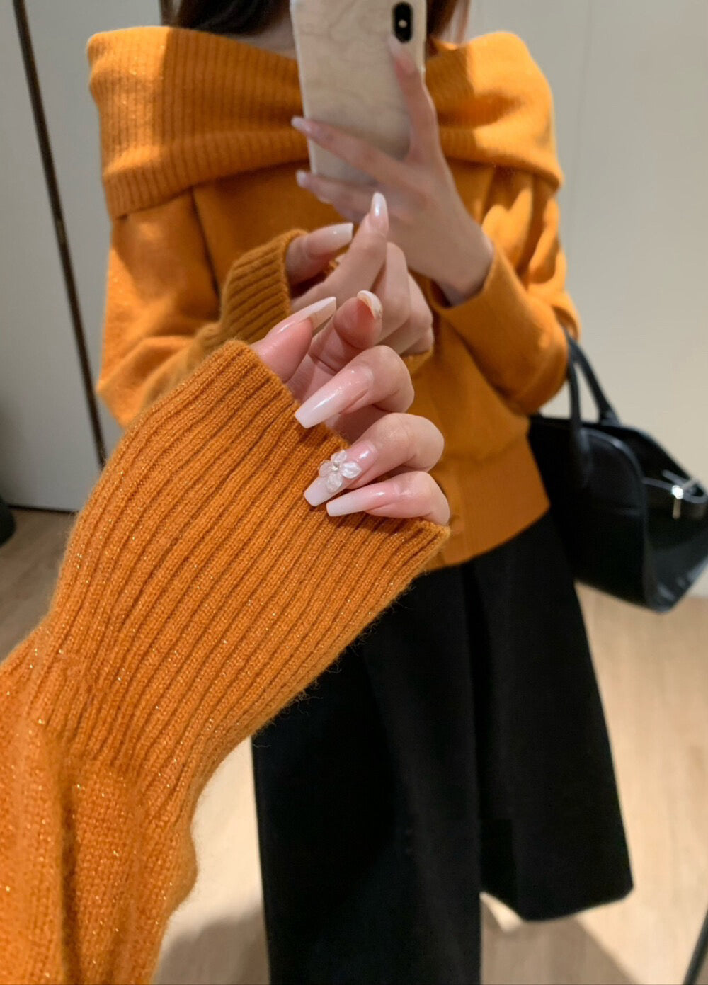 // 57%wool蝴蝶結一字領排扣NT