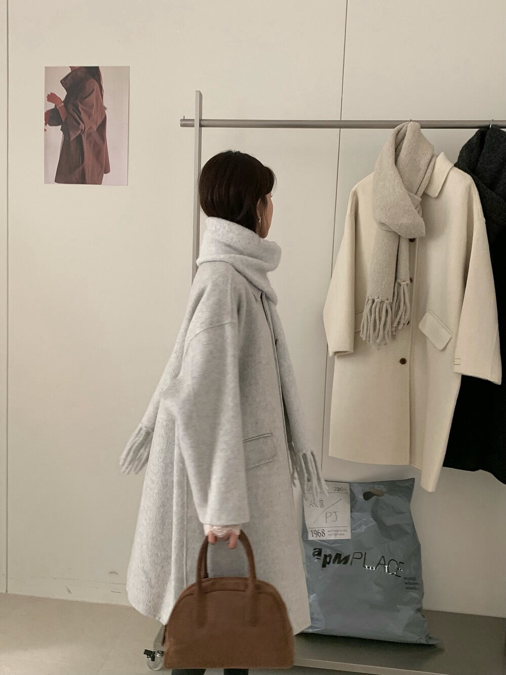 // 經典翻領口袋中長100%羊毛手工雙面外套(連頸巾)￼