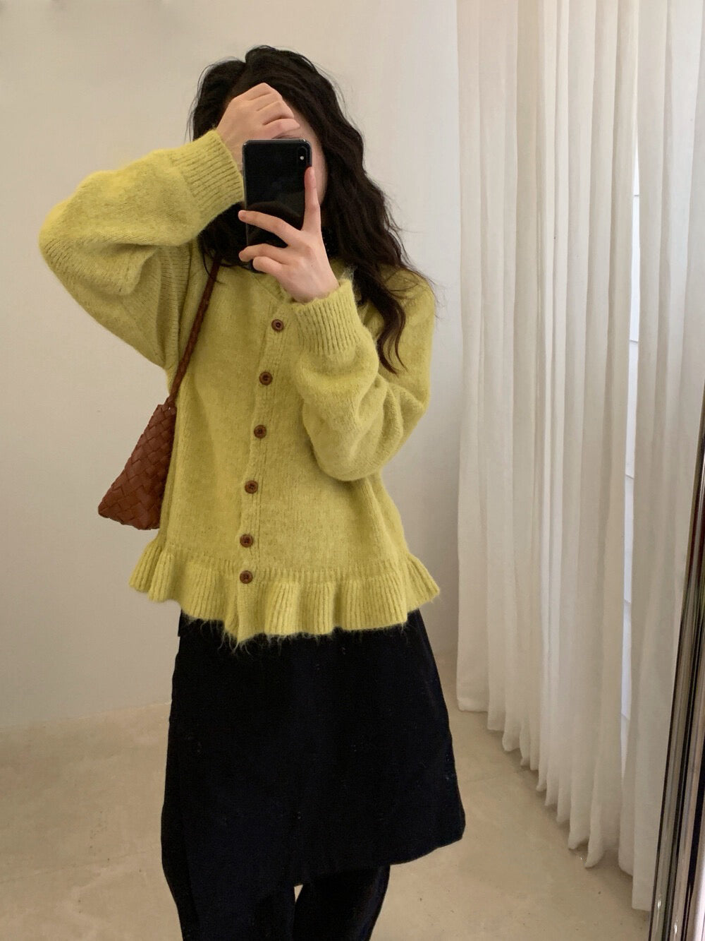 // 8%綿羊毛荷葉花邊腳排扣毛衣