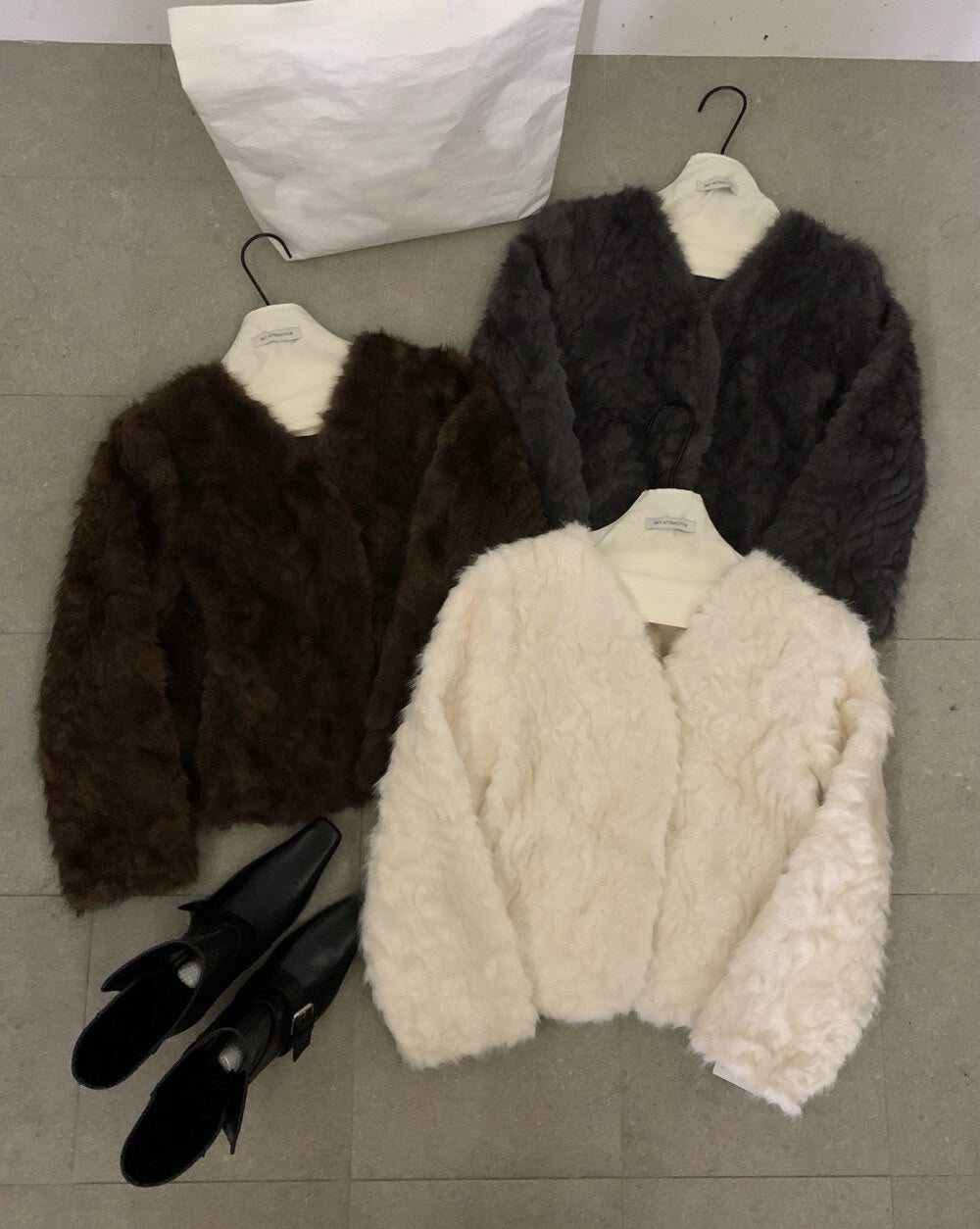 // 高級感皮毛一體V領毛毛外套