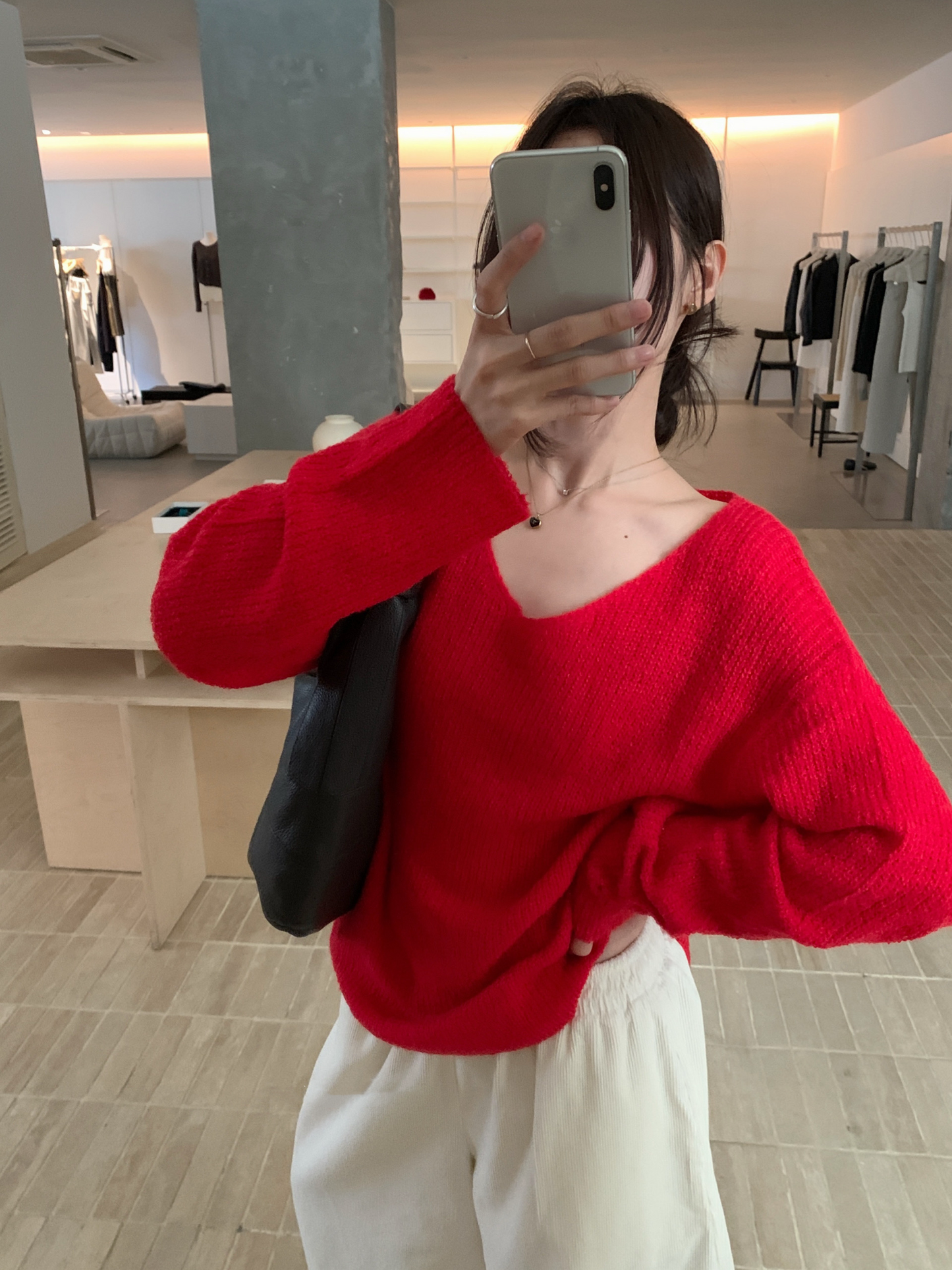 // 柔軟親膚馬海毛11色v領NT