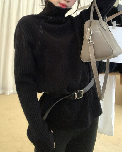 // 側鈕扣直坑紋高領毛衣