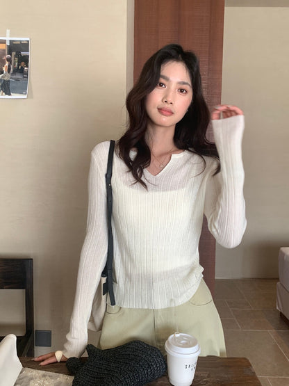 // 暗直紋小V領薄針織上衣