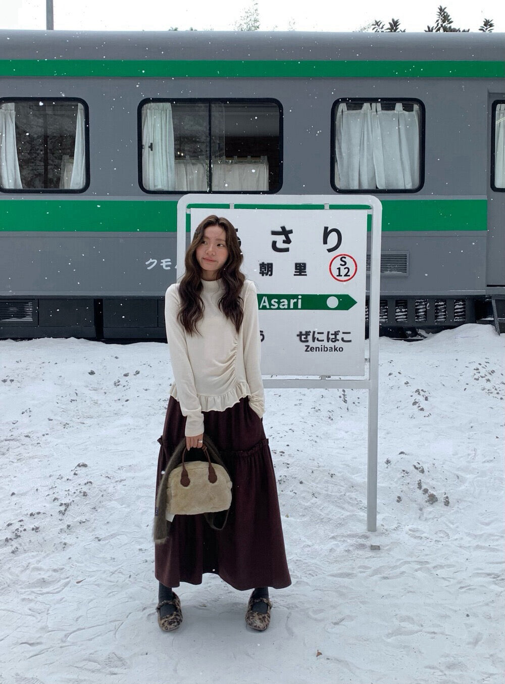 // 設計感皺褶小立領花邊上衣