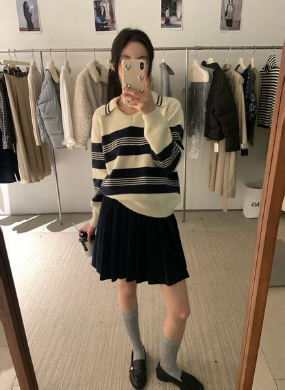 // 極簡風小V翻領間條毛衣