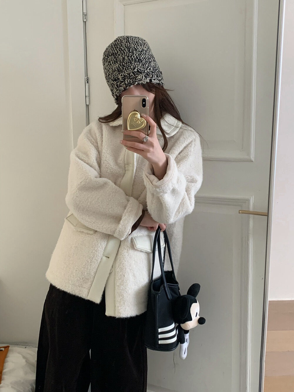 // 拼接材質羊羔毛翻領中長外套