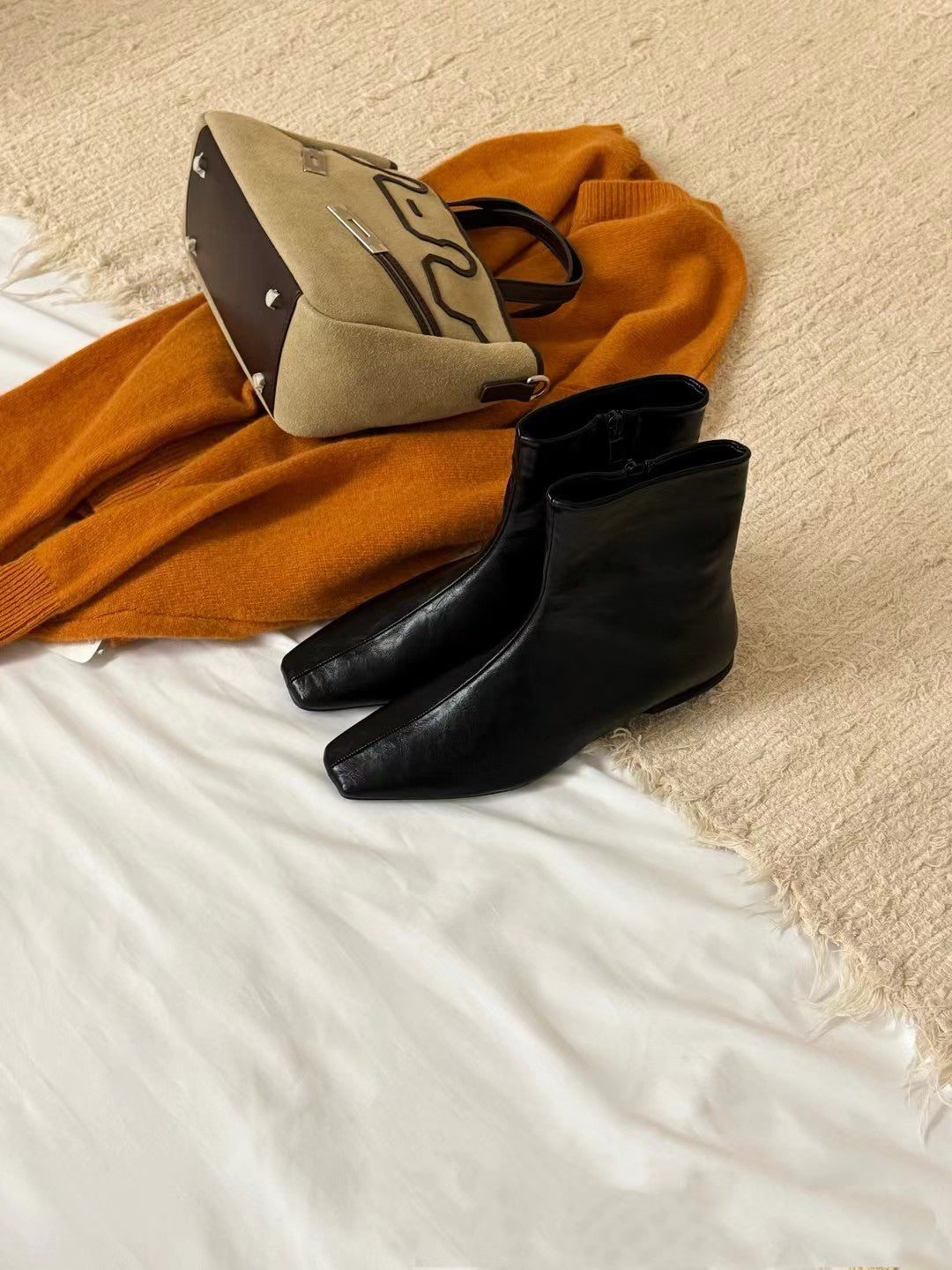 // 真皮中線小方頭短boot