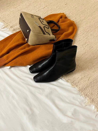 // 真皮中線小方頭短boot