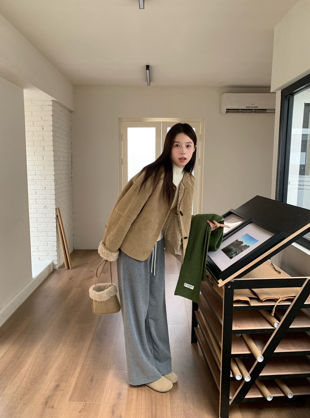 // 100%羊毛皮毛一體牛角鈕外套(連袋仔)