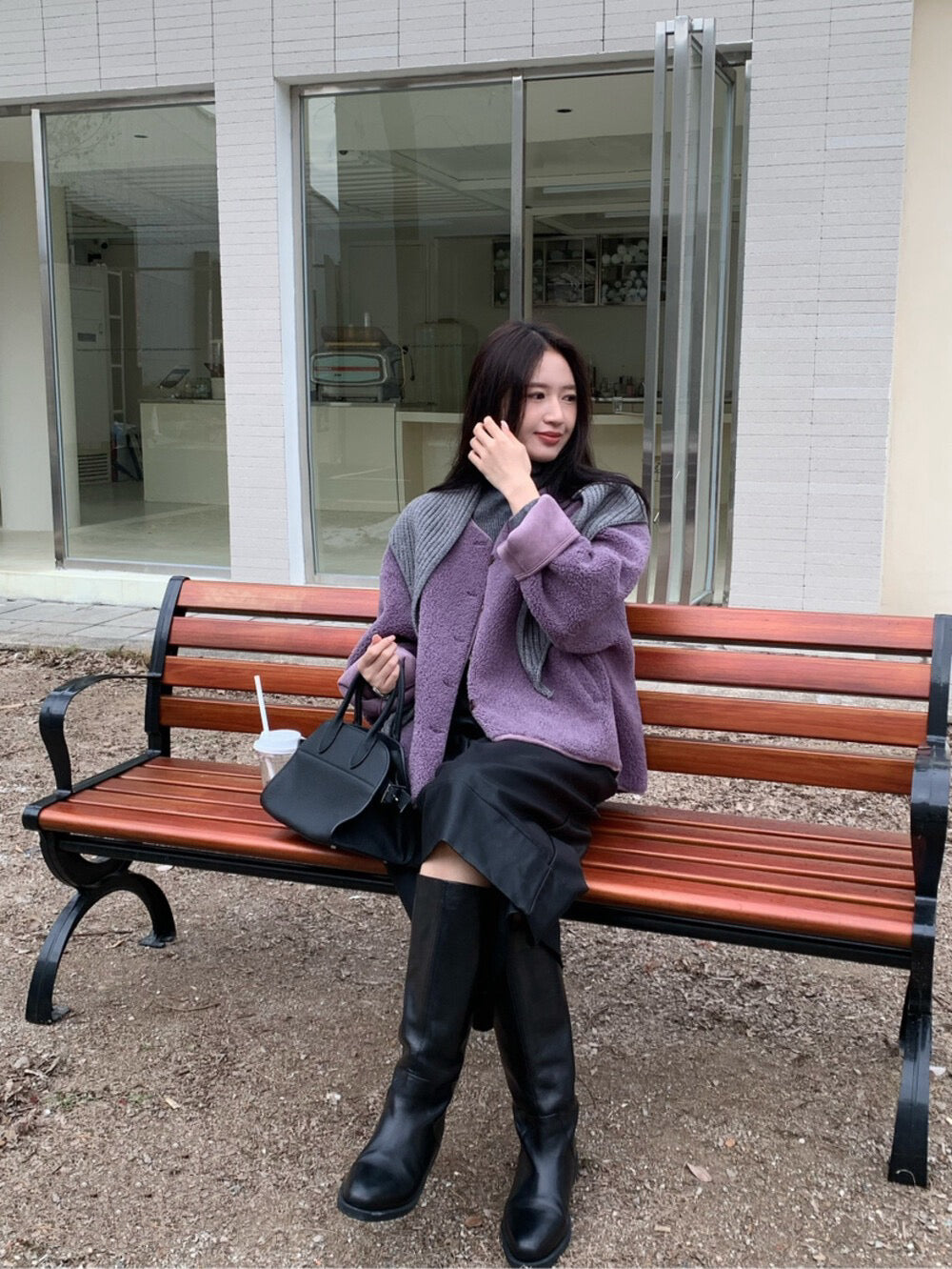 // 連披肩弧邊羊羔毛外套