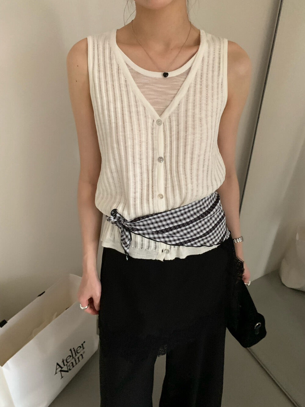 // 直坑紋假兩件排扣麻質針織背心