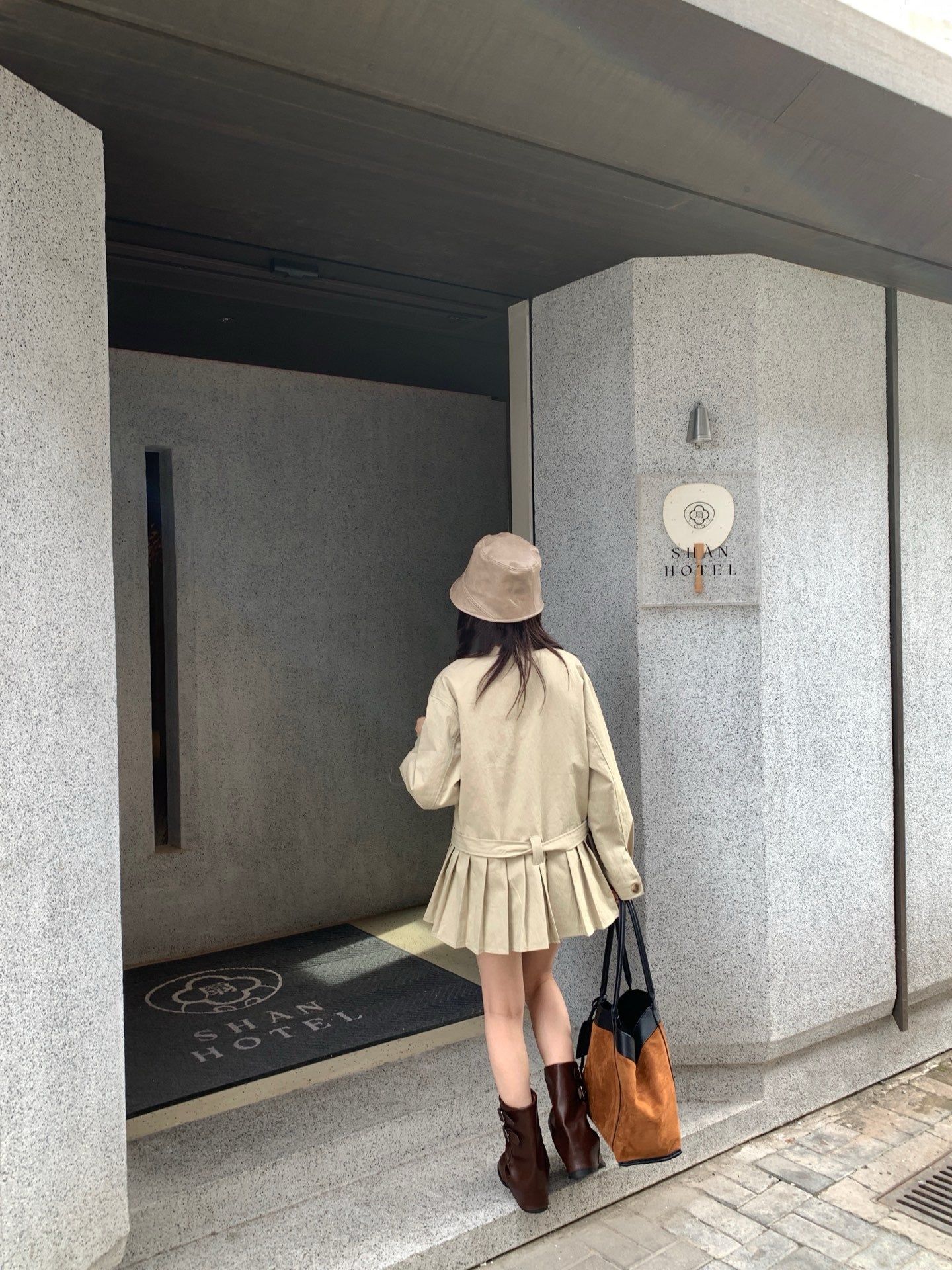 // 設計感百褶腳可立領trench coat