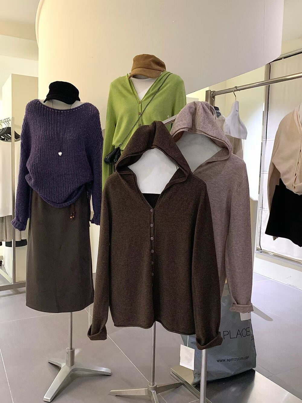 // 顏色美美的連帽薄針織外套