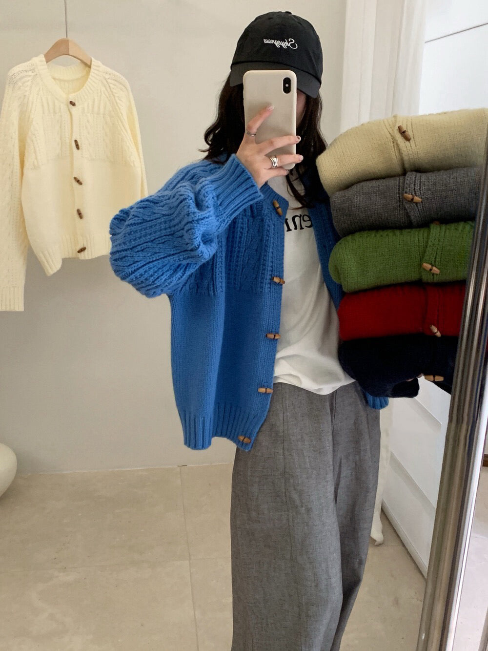 // 復古木鈕半麻花圓領CD