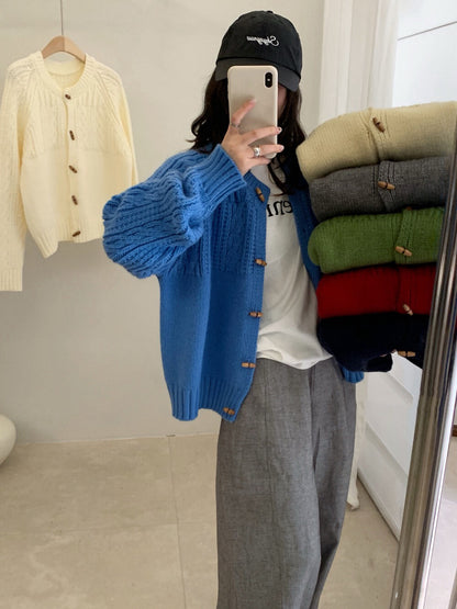 // 復古木鈕半麻花圓領CD