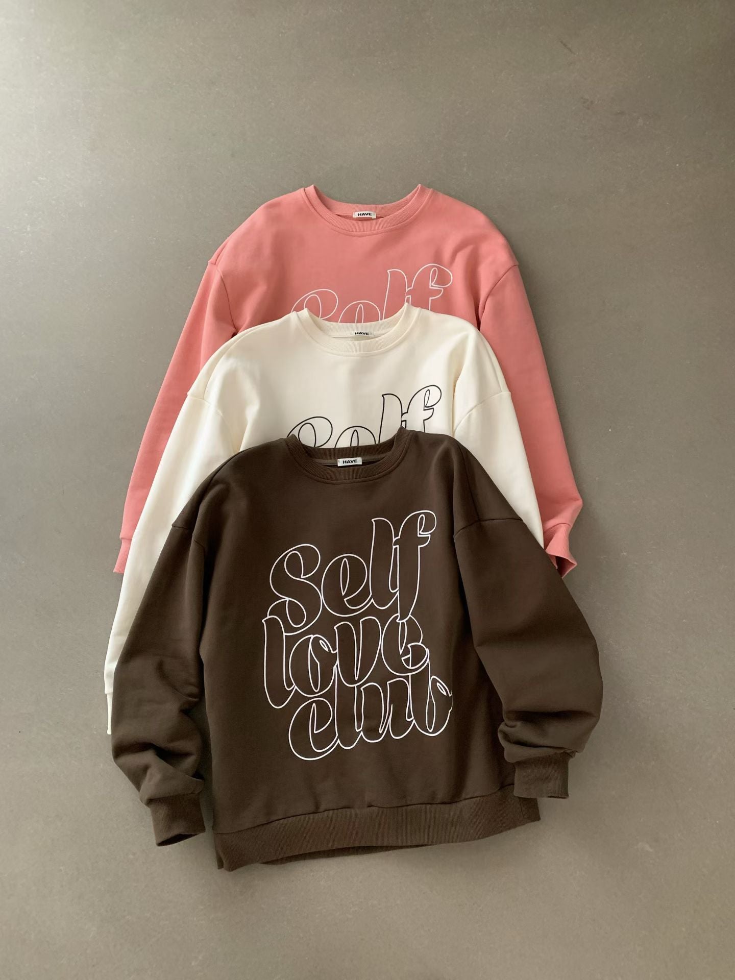 // 超大字母寬鬆版型衛衣