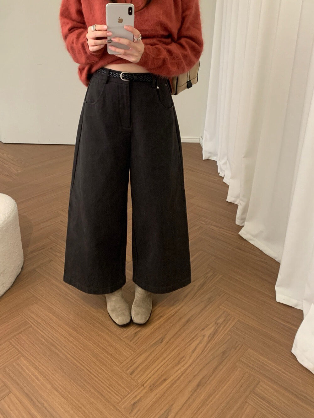 // 褲型100分微A直筒九分磨毛褲