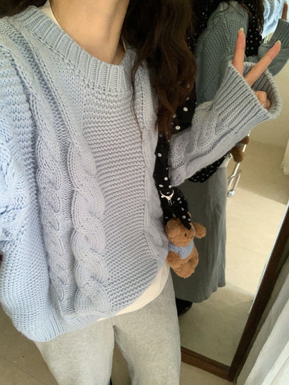// 粗麻花圓領寬鬆毛衣