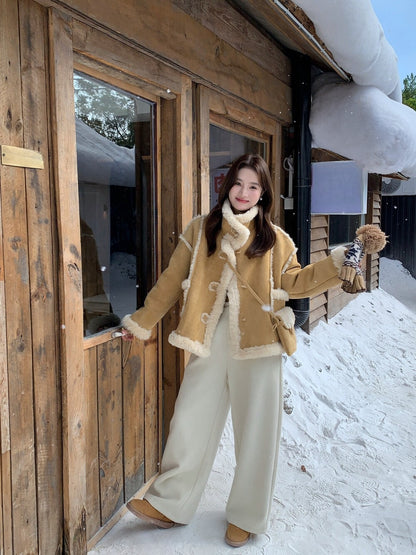 // 皮毛一體麂皮絨牛角鈕外套(連袋仔)