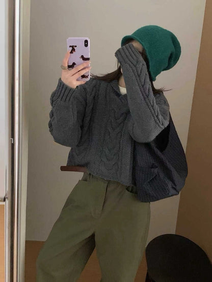 // 粗棒針麻花翻領短款毛衣