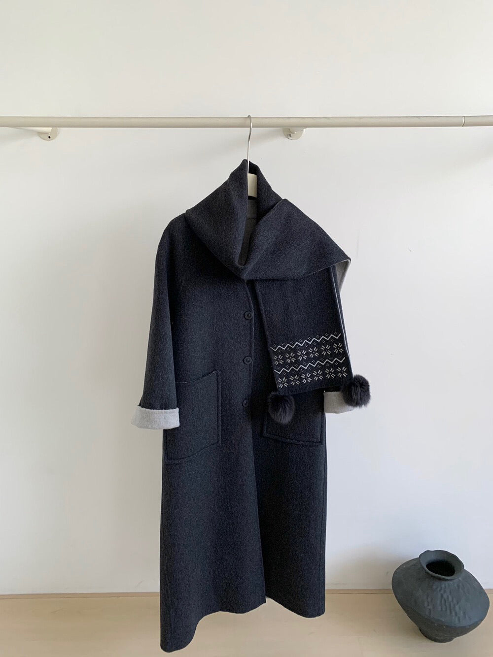 // 70%綿羊毛簡約插肩V領長款手工羊毛外套(連頸巾)