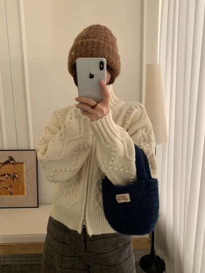 // 30%羊毛粗針麻花高領拉鍊CD