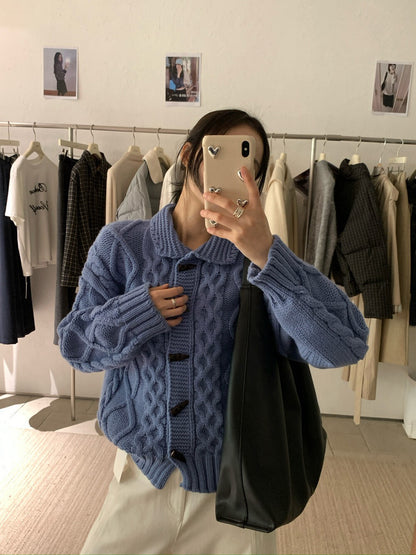 // 麻花牛角鈕坑紋翻領CD