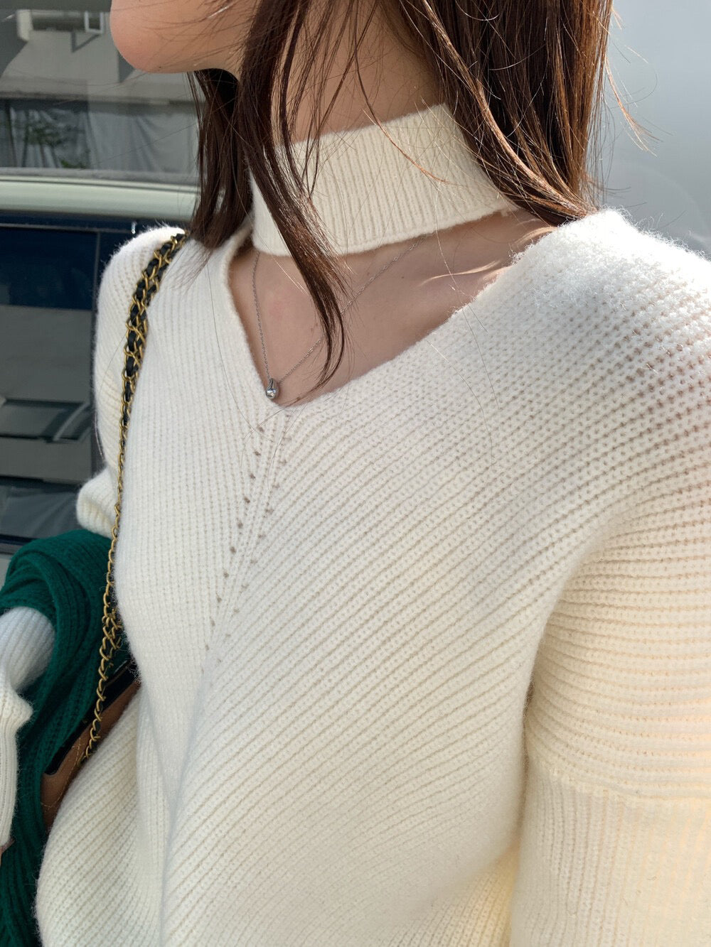 // 溫柔小性感掛頸毛衣