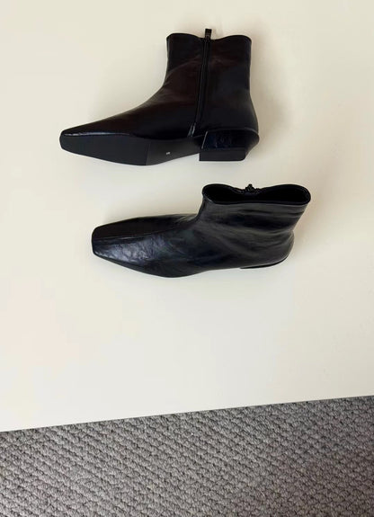 // 真皮中線小方頭短boot