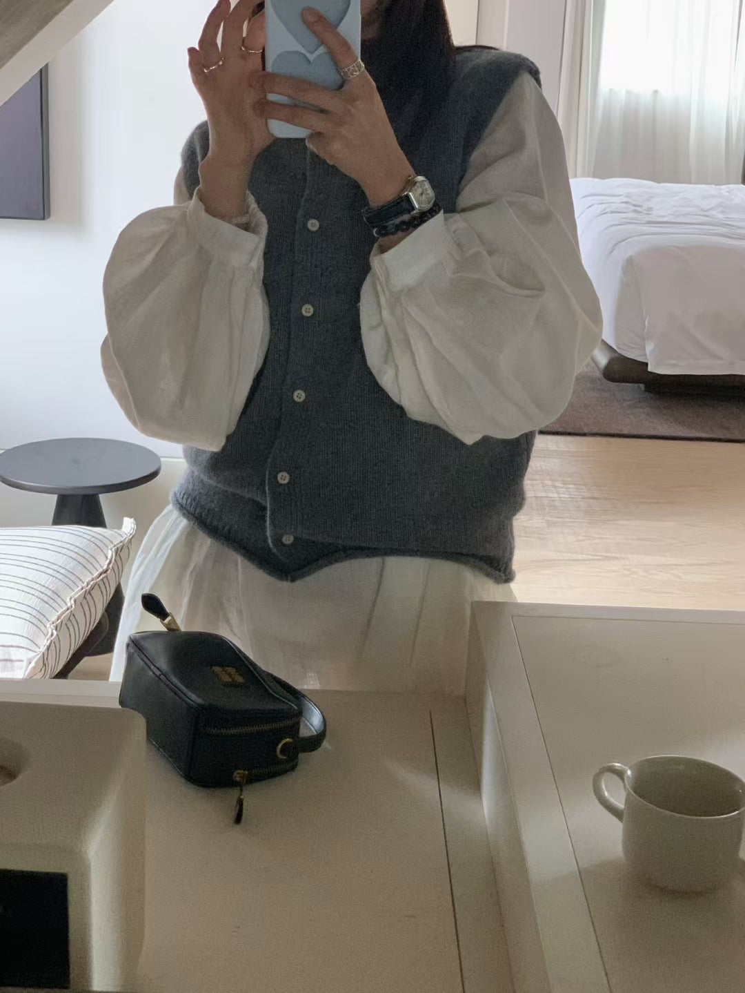 // 超氣質mini鈕扣小立領開胸背心