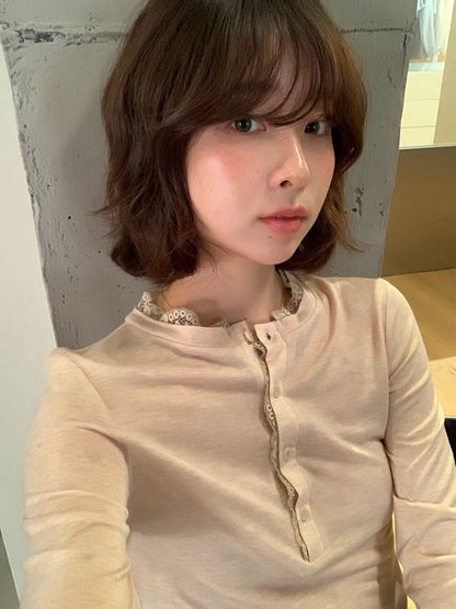 // 超親膚lace邊半鈕扣TEE