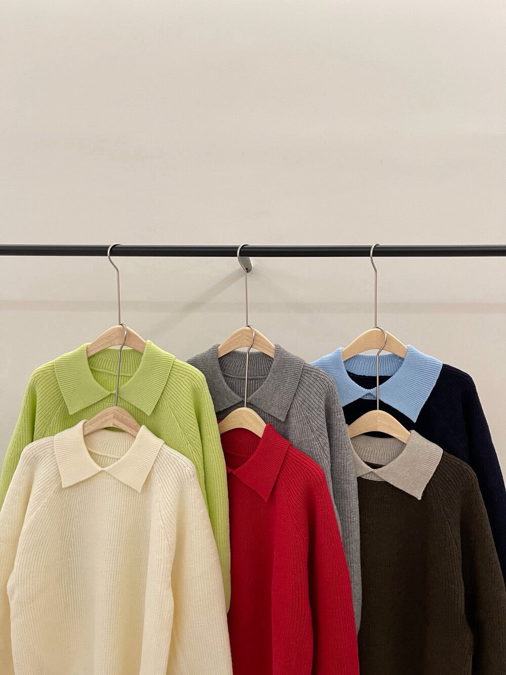 // 部分撞色翻領插肩毛衣