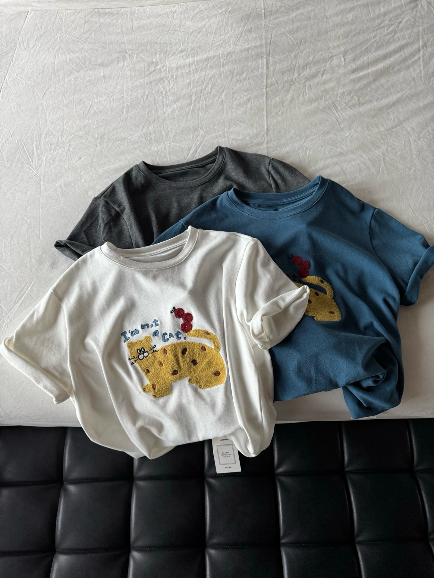 // 可愛小貓刺繡親膚磨毛感TEE