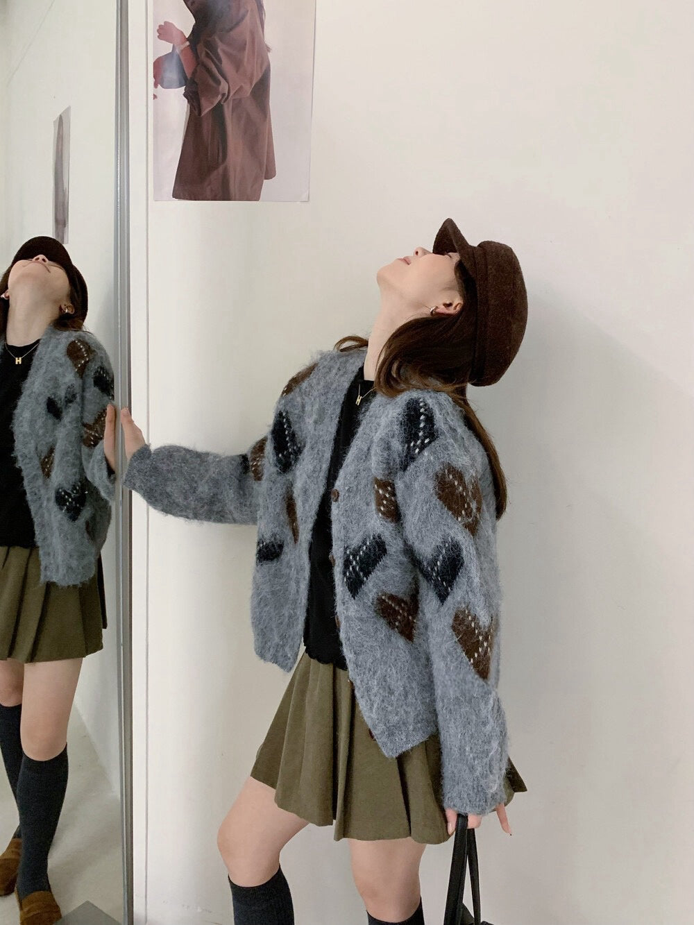 // 超美心心菱格V領CD