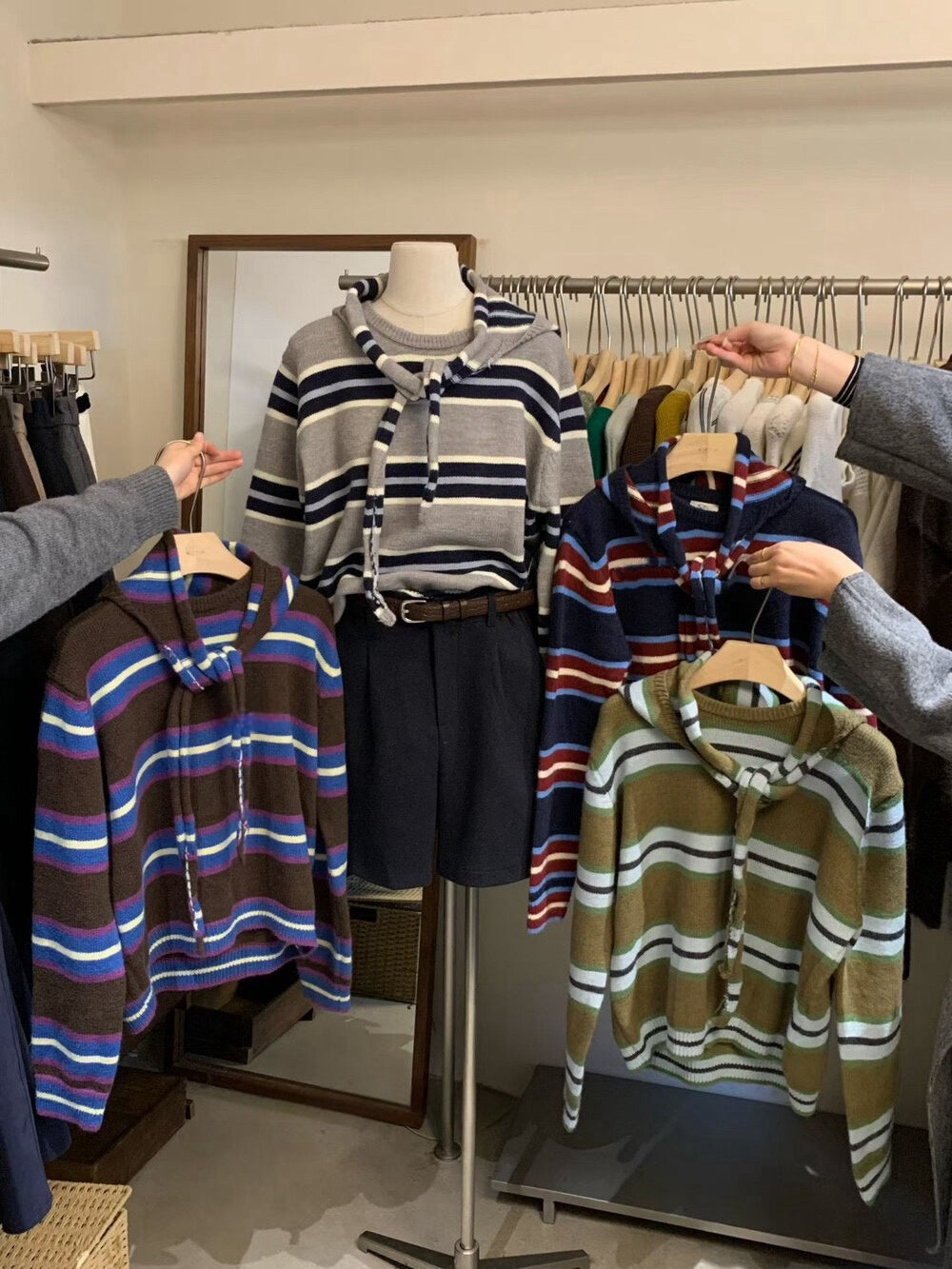 // 連可拆連帽披肩miu系撞色間條NT